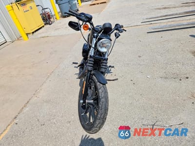Drugie zdjęcie samochodu z przodu: 2017 HARLEY-DAVIDSON XL883 IRON 883 VIN:1HD4LE218HC438964 - miniatura