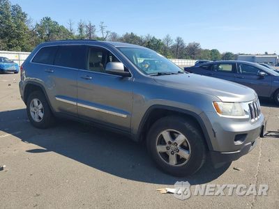 Czwarte zdjęcie samochodu z boku: 2013 JEEP GRAND CHEROKEE LAREDO VIN:1C4RJFAG6DC607446 - miniatura