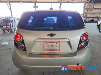 Zdjęcie 6 z 12 samochodu: 2015 CHEVROLET SONIC LT VIN:1G1JC6SHXF4125065 - miniatura