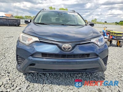 Piąte zdjęcie samochodu w środku: 2018 TOYOTA RAV4 LE VIN:JTMBFREV2JJ747207 - miniatura