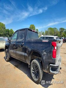 Drugie zdjęcie samochodu z przodu: 2020 CHEVROLET SILVERADO K1500 TRAIL BOSS CUSTOM VIN:1GCPYCEF8LZ164621 - miniatura