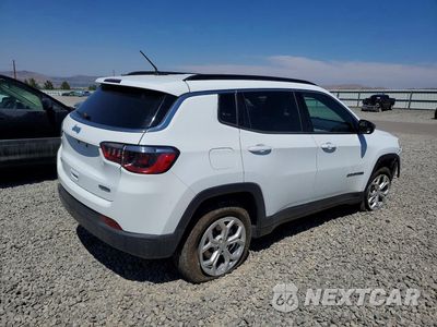 Trzecie zdjęcie samochodu z tyłu: 2024 JEEP COMPASS LATITUDE VIN:3C4NJDBNXRT119435 - miniatura