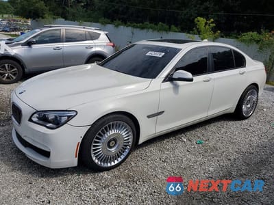 2015 BMW 750 I WBAYA8C57FD825375 - główne zdjęcie licytacji z USA - miniatura