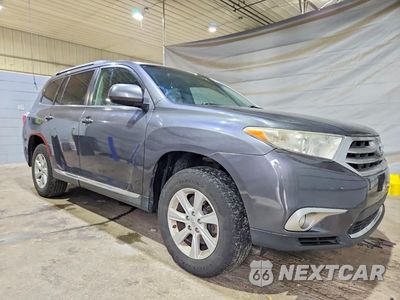 Czwarte zdjęcie samochodu z boku: 2013 TOYOTA HIGHLANDER SE VIN:5TDBK3EH2DS247641 - miniatura