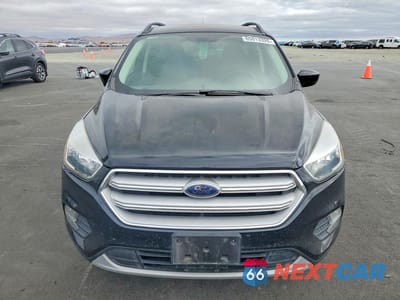 Piąte zdjęcie samochodu w środku: 2018 FORD ESCAPE SE VIN:1FMCU0GD1JUB29073 - miniatura