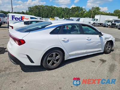 Trzecie zdjęcie samochodu z tyłu: 2023 KIA K5 LXS VIN:5XXG14J23PG218896 - miniatura
