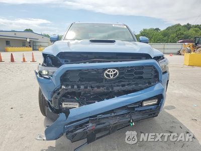 Piąte zdjęcie samochodu w środku: 2026 TOYOTA 4RUNNER TRD SPORT PREMIUM VIN:JTEVA5BR4T5097380 - miniatura
