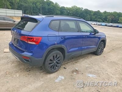Trzecie zdjęcie samochodu z tyłu: 2022 VOLKSWAGEN TAOS S VIN:3VVDX7B27NM011801 - miniatura