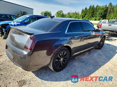 Trzecie zdjęcie samochodu z tyłu: 2018 CHRYSLER 300 TOURING VIN:2C3CCARG0JH292292 - miniatura