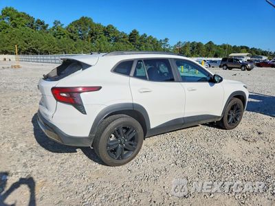 Trzecie zdjęcie samochodu z tyłu: 2024 CHEVROLET TRAX ACTIV VIN:KL77LKE22RC209373 - miniatura