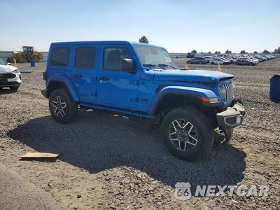 Czwarte zdjęcie samochodu z boku: 2026 JEEP WRANGLER SAHARA VIN:1C4PJXEN4TW269175 - miniatura