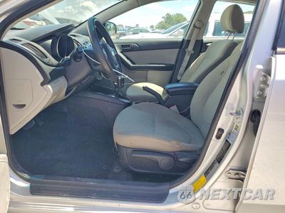 Zdjęcie 7 z 12 samochodu: 2011 KIA FORTE EX VIN:KNAFU4A22B5371959 - miniatura