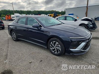 Czwarte zdjęcie samochodu z boku: 2026 HYUNDAI SONATA HYBRID BLUE VIN:KMHL24JJ7TA163082 - miniatura