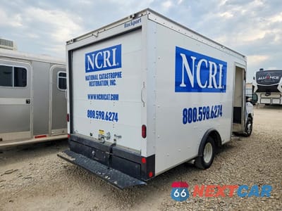 Trzecie zdjęcie samochodu z tyłu: 2024 FORD E350 DELIVERY TRUCK VIN:1FDWE3FNXRDD02381 - miniatura