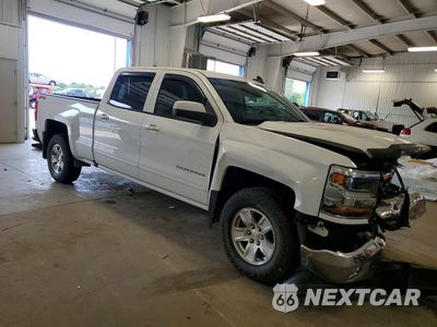 Czwarte zdjęcie samochodu z boku: 2018 CHEVROLET SILVERADO K1500 LT VIN:3GCUKREC4JG523120 - miniatura