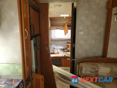Zdjęcie 6 z 10 samochodu: 2004 FORD ECONOLINE E450 SUPER DUTY CUTAWAY VAN VIN:1FDXE45S04HB49769 - miniatura