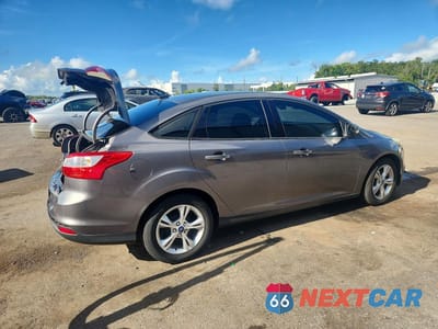 Trzecie zdjęcie samochodu z tyłu: 2013 FORD FOCUS SE VIN:1FADP3F2XDL195140 - miniatura