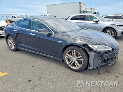 Czwarte zdjęcie samochodu z boku: 2015 TESLA MODEL S VIN:5YJSA1E16FF114415 - miniatura
