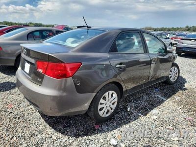 Trzecie zdjęcie samochodu z tyłu: 2010 KIA FORTE EX VIN:KNAFU4A26A5184285 - miniatura