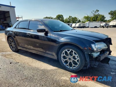 Czwarte zdjęcie samochodu z boku: 2015 CHRYSLER 300 S VIN:2C3CCAGG5FH831211 - miniatura