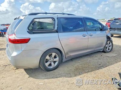 Trzecie zdjęcie samochodu z tyłu: 2015 TOYOTA SIENNA LE VIN:5TDKK3DC3FS625541 - miniatura