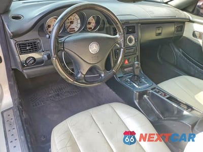 Zdjęcie 8 z 12 samochodu: 2002 MERCEDES-BENZ SLK 320 VIN:WDBKK65F42F266638 - miniatura