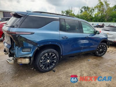 Trzecie zdjęcie samochodu z tyłu: 2026 CHEVROLET TRAVERSE LT VIN:1GNEVGKSXTJ230732 - miniatura