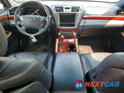 Zdjęcie 8 z 12 samochodu: 2012 LEXUS LS 460 VIN:JTHBL5EF7C5109815 - miniatura