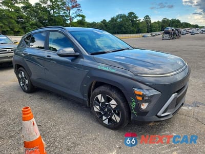 Czwarte zdjęcie samochodu z boku: 2025 HYUNDAI KONA SEL VIN:KM8HB3AB2SU307109 - miniatura