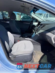 Piąte zdjęcie samochodu w środku: 2015 HYUNDAI SONATA HYBRID BASE VIN:KMHEC4A41FA121110 - miniatura