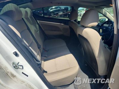 Zdjęcie 10 z 12 samochodu: 2019 HYUNDAI ELANTRA SE VIN:5NPD84LF6KH403200 - miniatura