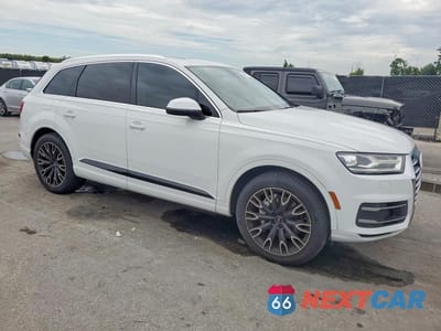 Czwarte zdjęcie samochodu z boku: 2017 AUDI Q7 PREMIUM PLUS VIN:WA1LAAF70HD003497 - miniatura