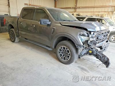 Czwarte zdjęcie samochodu z boku: 2023 FORD F150 SUPERCREW VIN:1FTFW1E50PKF55676 - miniatura