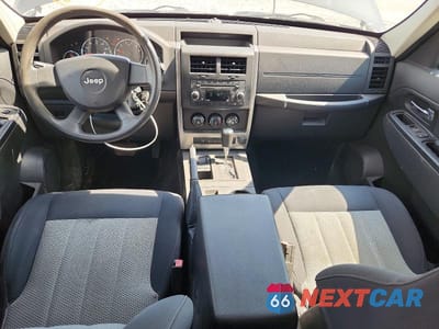 Zdjęcie 8 z 12 samochodu: 2010 JEEP LIBERTY SPORT VIN:1J4PN2GK7AW100981 - miniatura