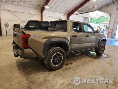 Trzecie zdjęcie samochodu z tyłu: 2025 TOYOTA TACOMA TRD OFF-ROAD HV VIN:3TYLC5LN8ST022924 - miniatura