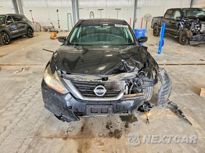 Piąte zdjęcie samochodu w środku: 2017 NISSAN ALTIMA 2.5 VIN:1N4AL3AP3HC238417 - miniatura