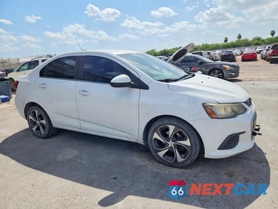 Czwarte zdjęcie samochodu z boku: 2017 CHEVROLET SONIC PREMIER VIN:1G1JF5SB5H4115964 - miniatura