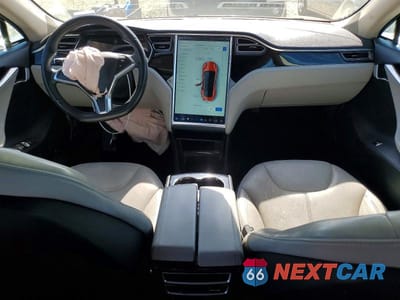 Zdjęcie 8 z 12 samochodu: 2014 TESLA MODEL S VIN:5YJSA1S12EFP57282 - miniatura