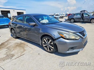 Czwarte zdjęcie samochodu z boku: 2017 NISSAN ALTIMA 2.5 SR VIN:1N4AL3AP9HC495078 - miniatura