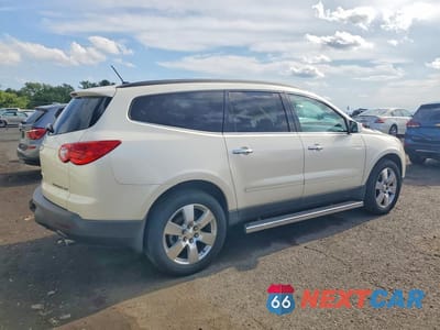Trzecie zdjęcie samochodu z tyłu: 2011 CHEVROLET TRAVERSE LTZ VIN:1GNKVLED6BJ358389 - miniatura
