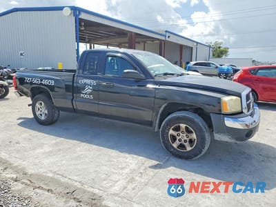 Czwarte zdjęcie samochodu z boku: 2005 DODGE DAKOTA SLT VIN:1D7HE42K45S214906 - miniatura