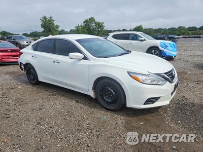 Czwarte zdjęcie samochodu z boku: 2017 NISSAN ALTIMA 2.5 S VIN:1N4AL3APXHC498281 - miniatura
