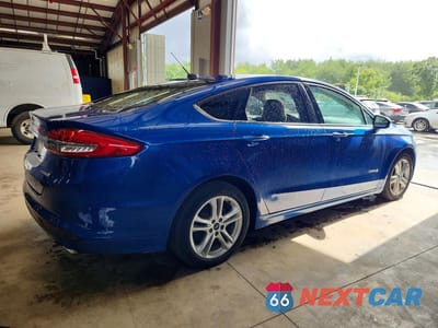 Trzecie zdjęcie samochodu z tyłu: 2018 FORD FUSION S HYBRID VIN:3FA6P0UU1JR122926 - miniatura