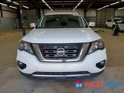 Piąte zdjęcie samochodu w środku: 2017 NISSAN PATHFINDER SV VIN:5N1DR2MM8HC621654 - miniatura