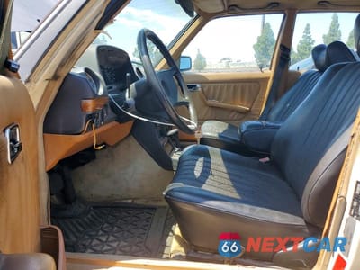 Zdjęcie 7 z 13 samochodu: 1983 MERCEDES-BENZ 300 DT VIN:WDBAB33A2DB031019 - miniatura