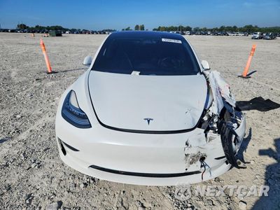 Piąte zdjęcie samochodu w środku: 2018 TESLA MODEL 3 VIN:5YJ3E1EAXJF048761 - miniatura