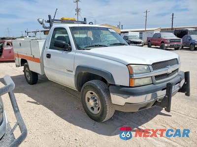 Czwarte zdjęcie samochodu z boku: 2003 CHEVROLET SILVERADO C2500 VIN:1GBGC24U13Z285228 - miniatura