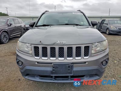 Piąte zdjęcie samochodu w środku: 2011 JEEP COMPASS SPORT VIN:1J4NF1FB3BD282966 - miniatura