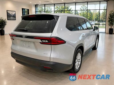 Czwarte zdjęcie samochodu z boku: 2025 TOYOTA GRAND HIGHLANDER XLE VIN:5TDAAAB59SS090491 - miniatura