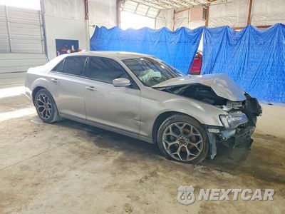 Czwarte zdjęcie samochodu z boku: 2015 CHRYSLER 300 S VIN:2C3CCABG3FH815676 - miniatura